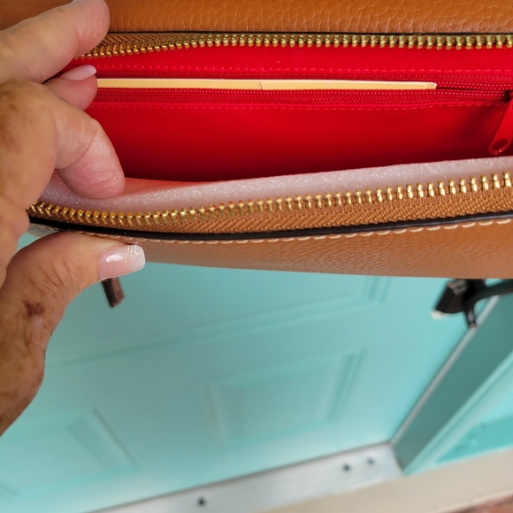 DOONEY & BOURKE crossbody/wristlet NWT - Picture 6 of 8